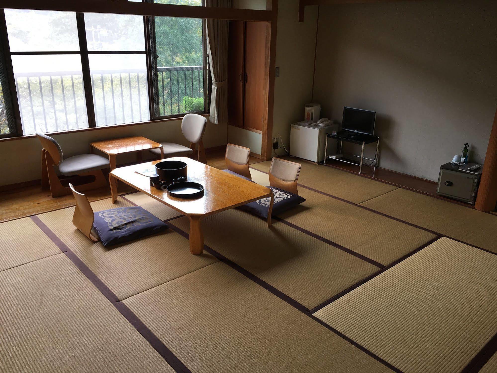 Enokiya Ryokan Yufu Exterior photo
